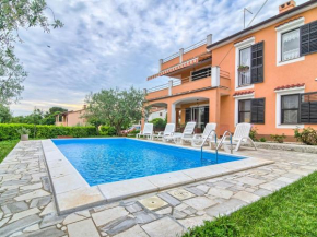 Lovely apartment with swimming pool